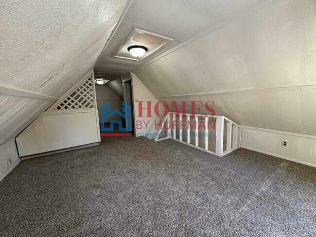 Building Photo - One Bedroom | Duplex | Move in Ready