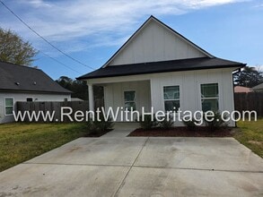 Building Photo - Awesome Ranch / Popular Carrollton Schools/ Near Adamson Square