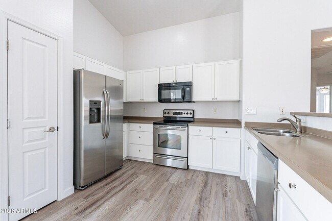 Building Photo - 24866 W Huntington Dr