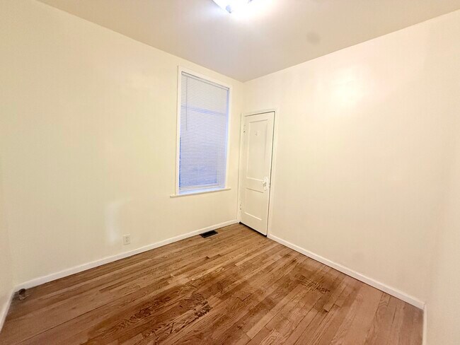 Building Photo - 7151 S East End Ave