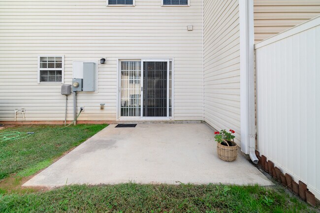 Building Photo - 558 Calen Ln