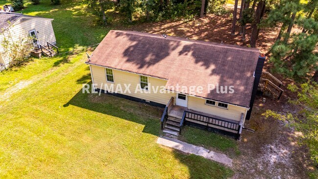 Building Photo - 4 Bedroom Home in Blackstone!