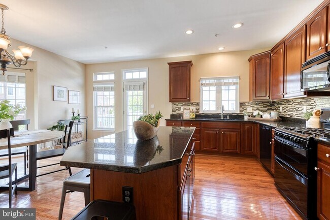 Building Photo - 1503 Martock Ln