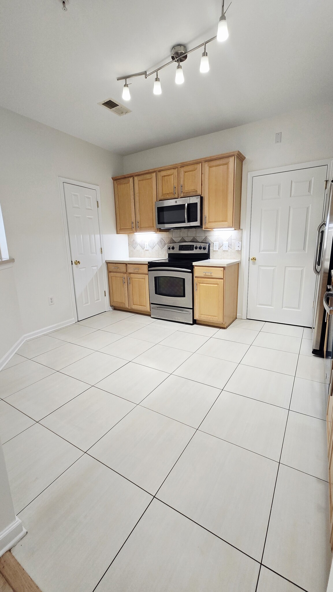 Kitchen - 14353 San Paolo Ln