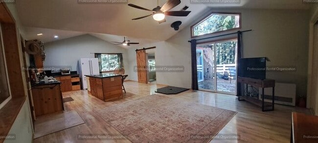 Building Photo - Sunlit Sanctuary in the Redwoods