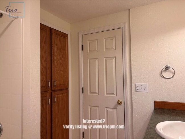 Building Photo - 2659 Canterbury St