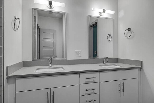 Building Photo - Great condo in East Nashville off Gallatin...