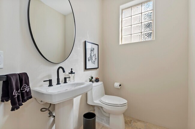 Building Photo - 79315 Mandarina