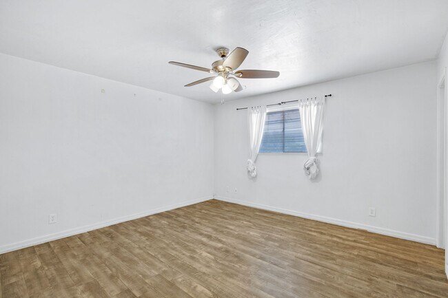 Building Photo - 4 Bedroom House Located in Tempe!