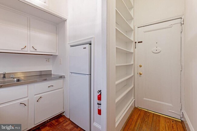 Building Photo - 2908 Q St NW