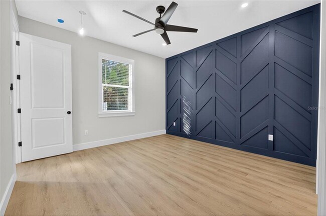 Building Photo - 1515 E Knollwood St