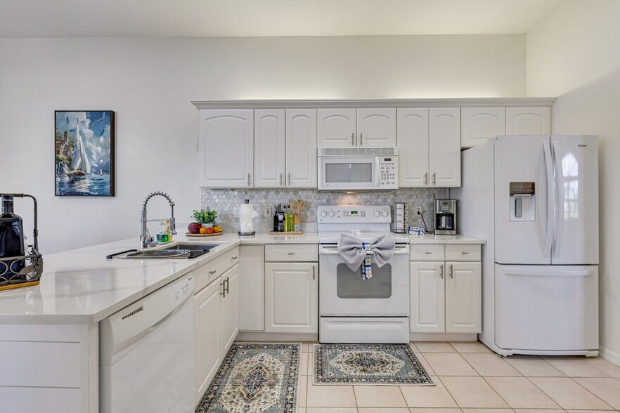 Building Photo - 533 SE 21st Ave