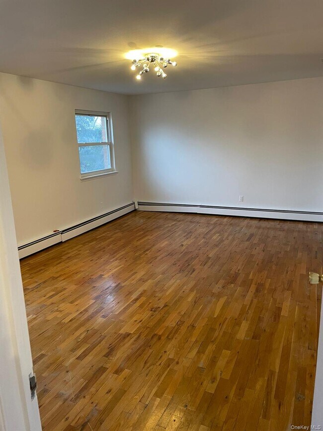 Building Photo - 375 Marlborough Rd
