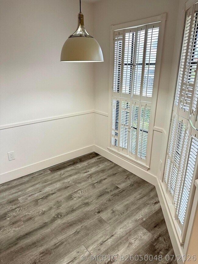 Building Photo - 10300 Hidden Springs Ct