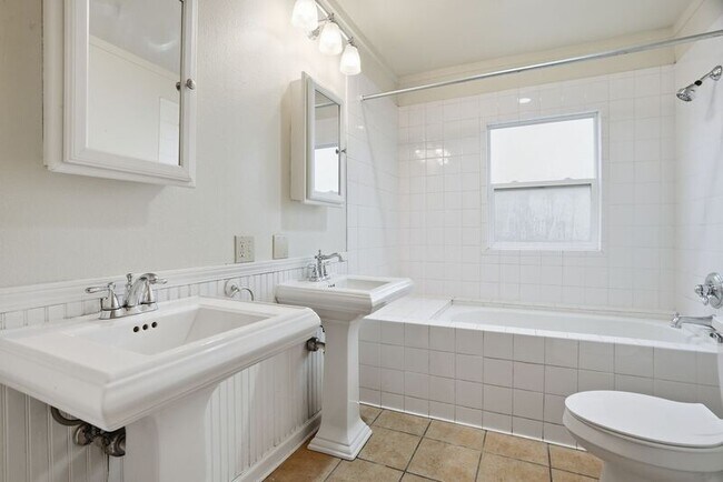 Building Photo - 508 E 19th Ave