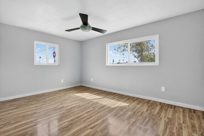 Building Photo - 1410 S 24th Ave