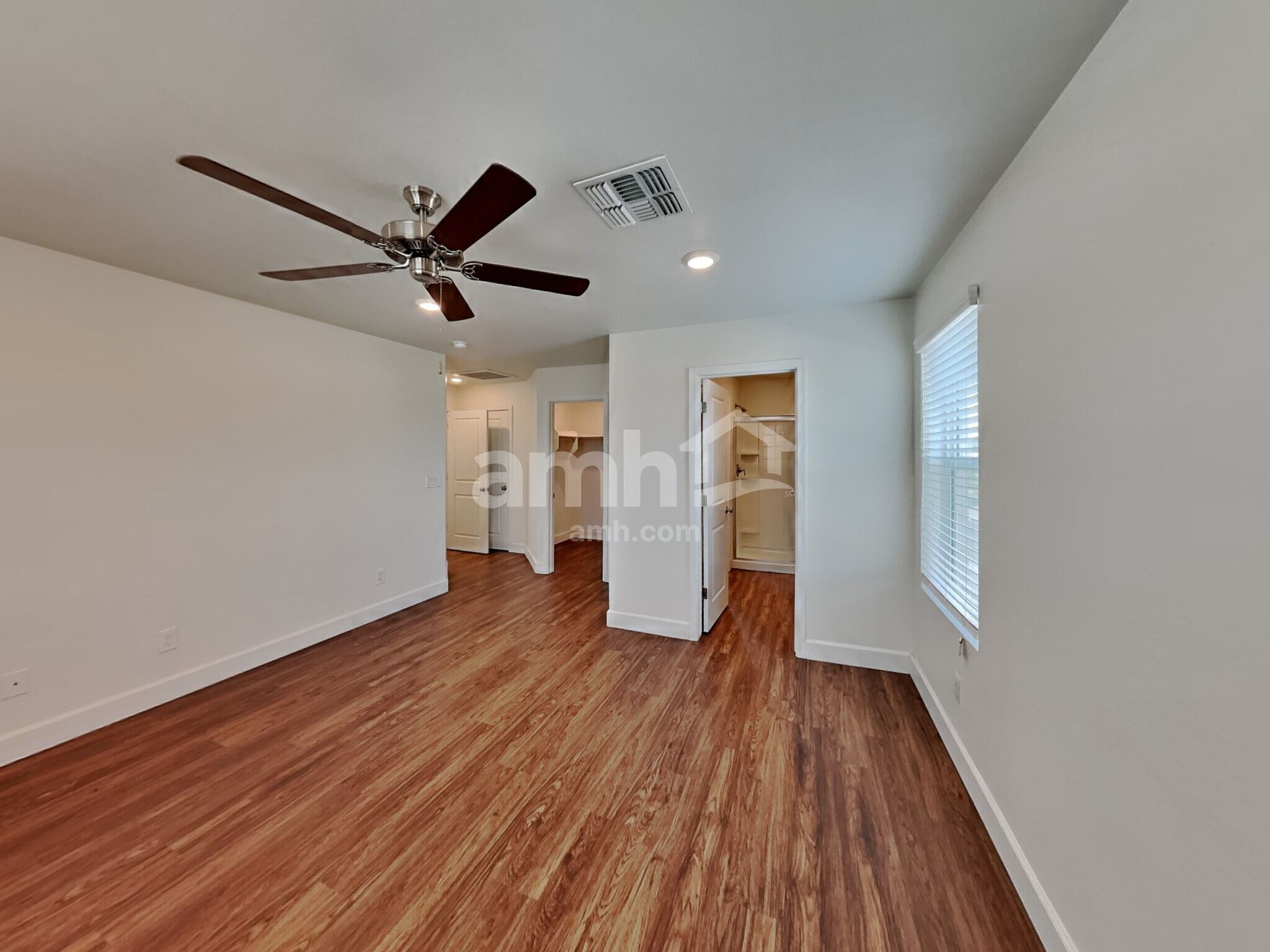 Building Photo - 647 W Hackamore Ave