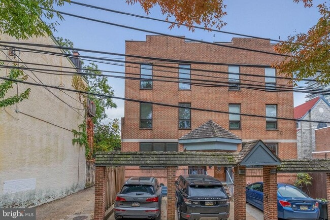 Building Photo - 2322 Wallace St