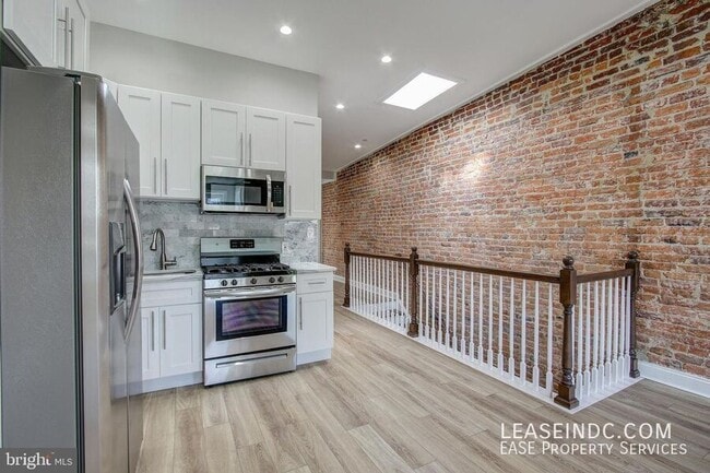 Building Photo - 1626 Monroe St NW