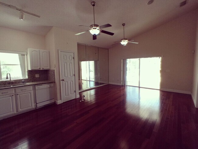 Building Photo - 17411 Woodcrest Way