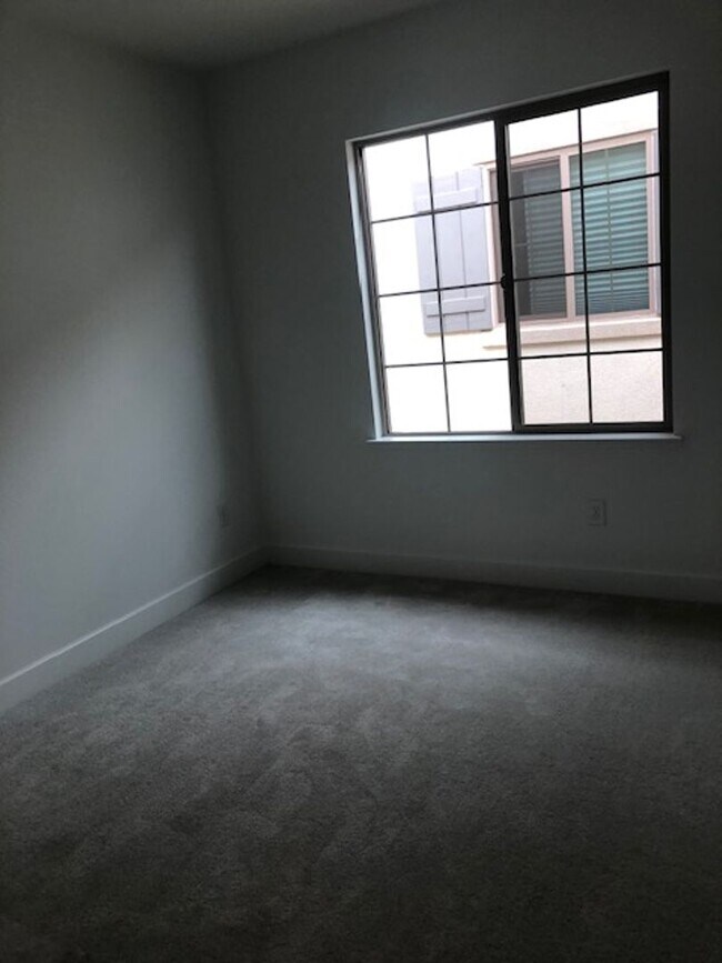 Building Photo - Newer 3 Bedroom 2.5 Bath in Mountain House