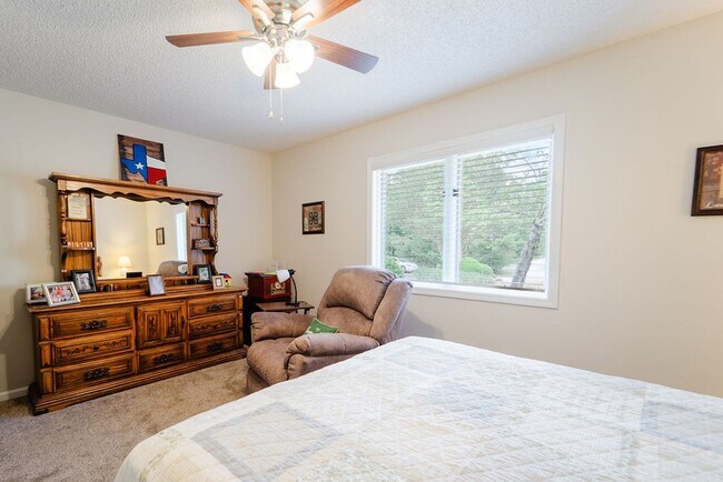 Building Photo - 3 Bed, 2 bath, in Hot Springs Village