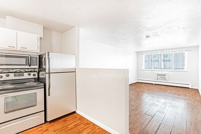 Building Photo - 1243 N Washington St