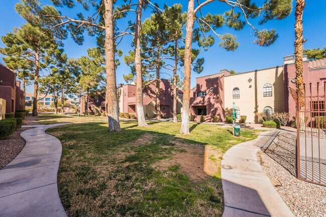 Building Photo - Beautiful 2 bed, 2 bath condo ready to mov...