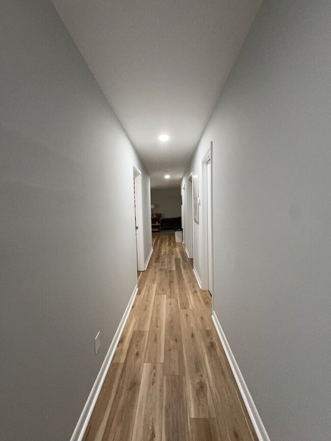 Building Photo - 1 Bedroom 1 Bathroom Student Housing