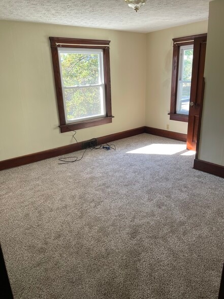 Building Photo - 206 Wales Rd NE