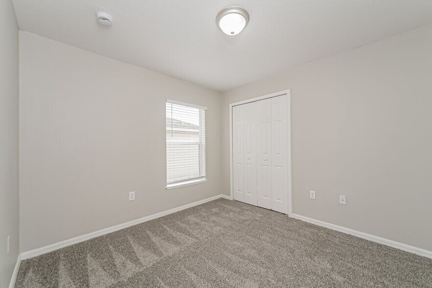 Building Photo - 433 Hammerstone Ave