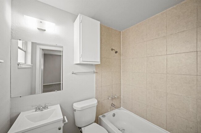 Building Photo - 4403 Trafalgar Dr