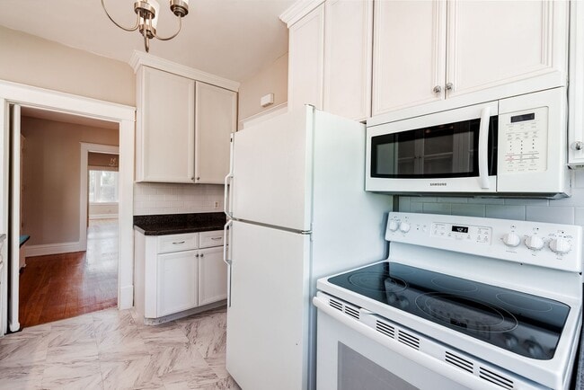 Building Photo - 6615 San Bonita Ave