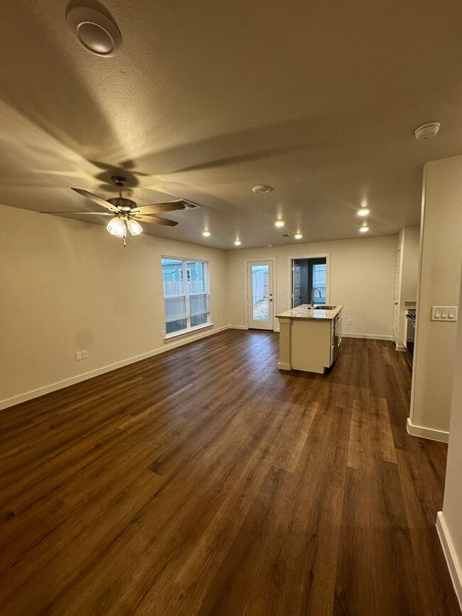 Building Photo - Located in Homestead!!! Newer Fabulous 3/2/1 CISD