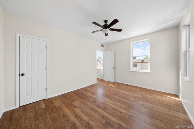 Building Photo - 402 Jericho Tpke