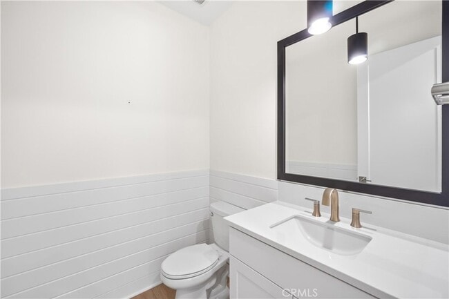 Building Photo - 156 Chorus