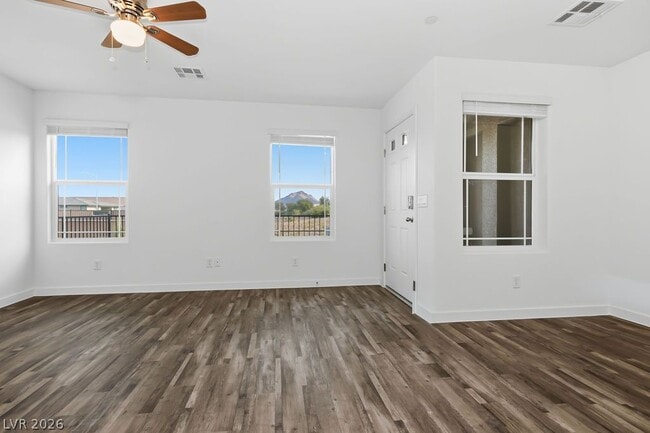 Building Photo - 482 Golden Myna Ave