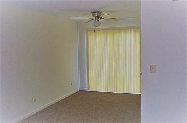 Building Photo - 902 Verdant Dr