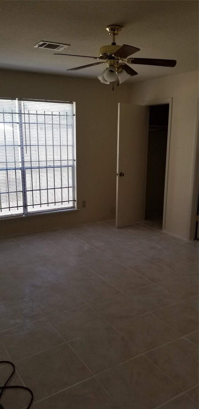 Building Photo - 10822 Lynbrook Dr