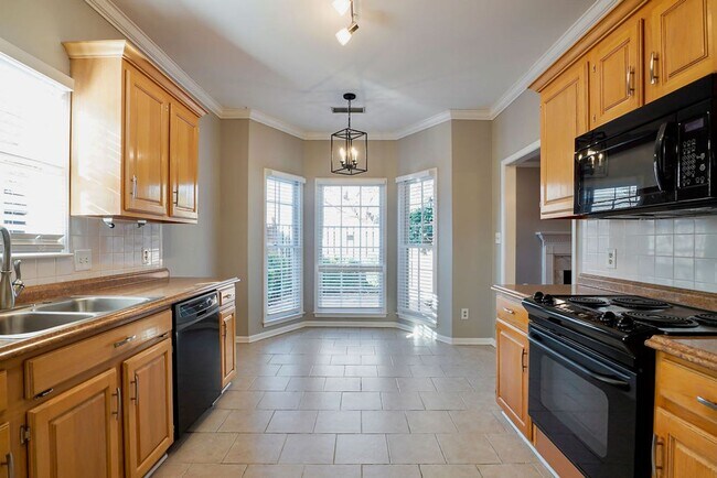 Building Photo - Vestavia Hills - cute and ready to move in NOW!