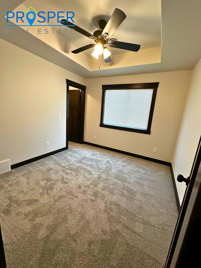 Building Photo - CA785X