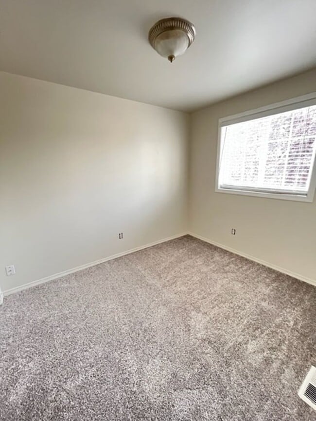 Building Photo - 3 Bedroom 2 Bath Home in Marysville!