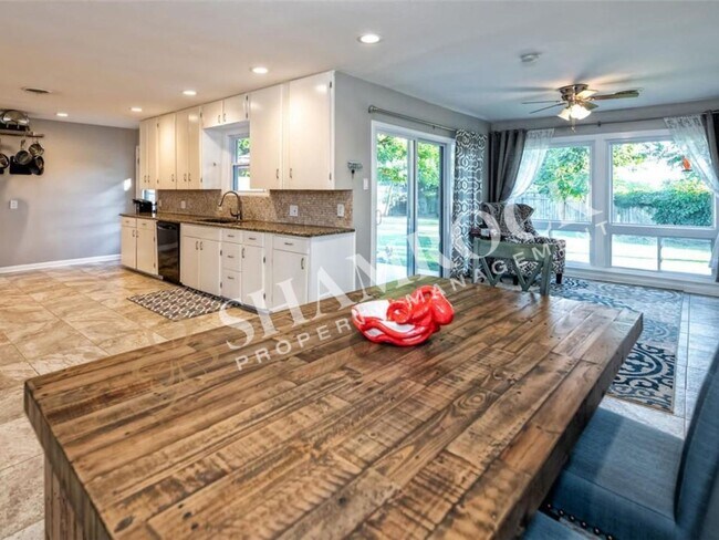 Building Photo - Beautifully Updated 3/2 Home in Prime Location