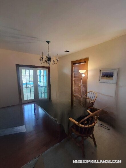 Building Photo - 67 Hillside St