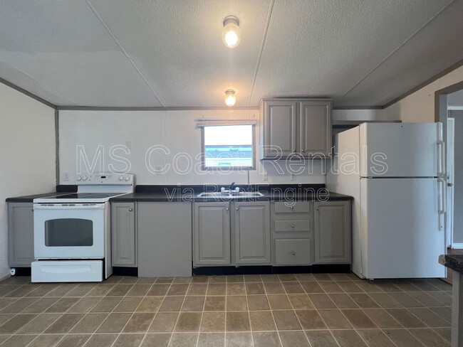 Building Photo - 8400 W Oaklawn Rd