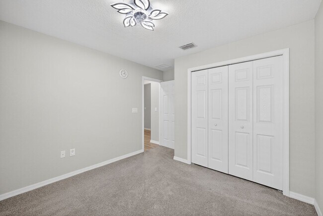 Building Photo - Single-Story 4/2 in Prime Riverview Location