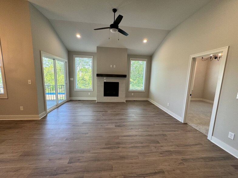 Building Photo - 1441 SW Winthrop Dr