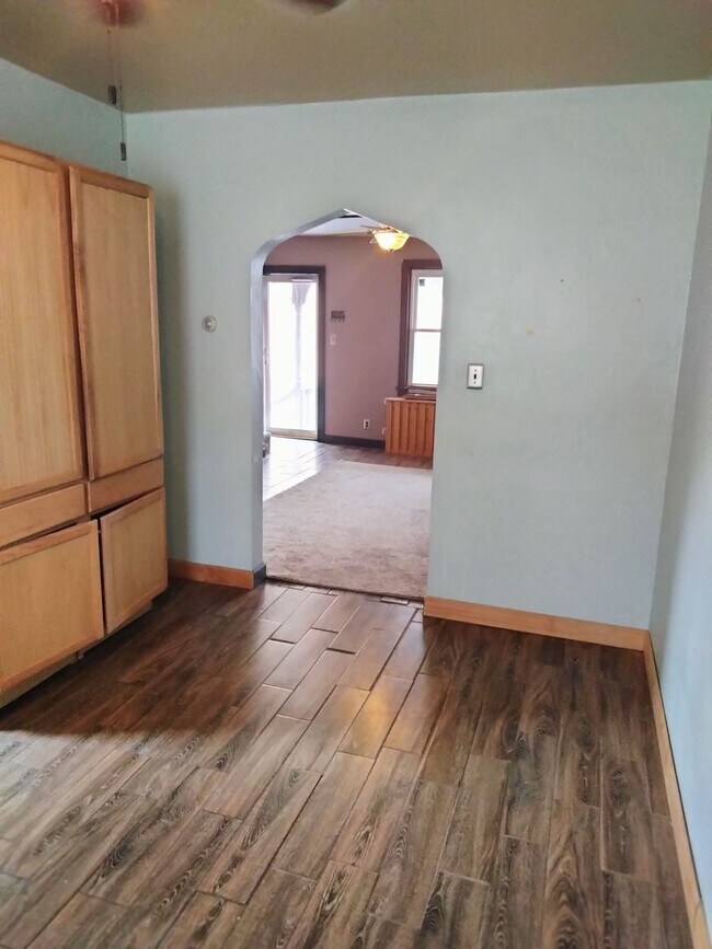 Building Photo - 9-11 Jones St.