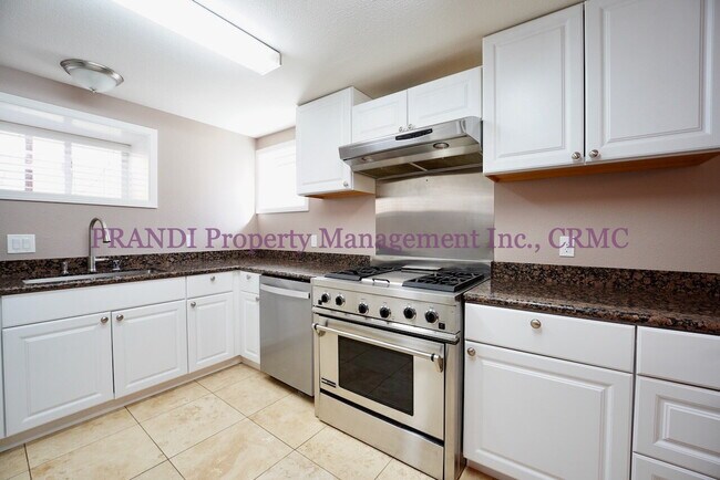 Building Photo - Charming Downtown San Rafael Victorian Sty...