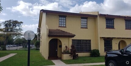 Building Photo - 2611 NW 47th Ln